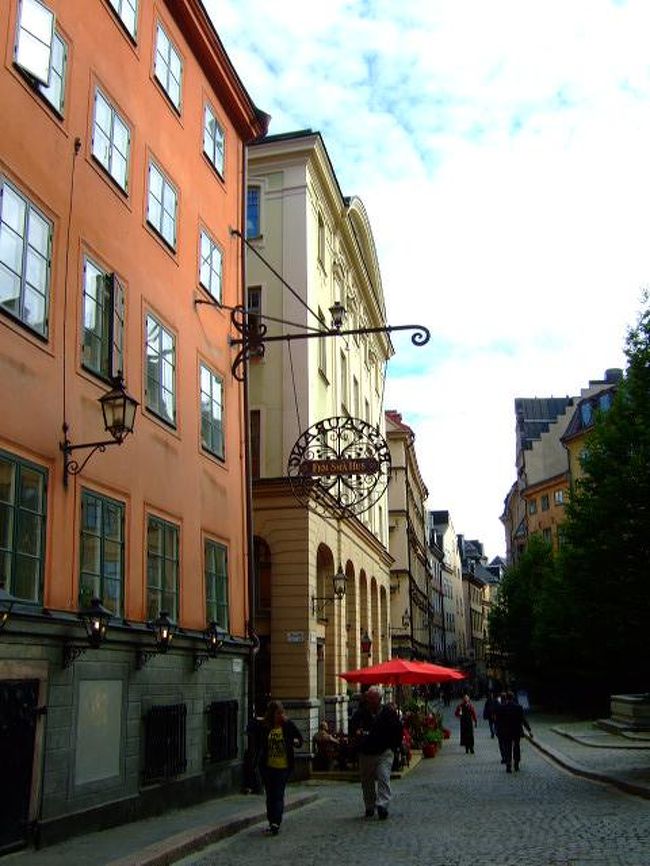 急ぎ足でガムラ･スタン中心部へ。