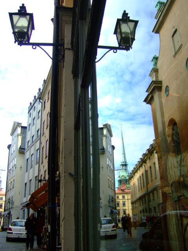 ドイツ教会のとんがりタワーが見えてます。