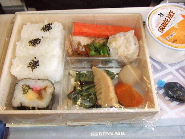 行きの機内食。和食でした〜。