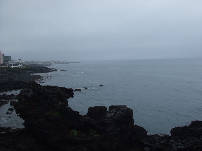 龍頭岩のあたりです。<br />ワリと観光客たくさんいました。