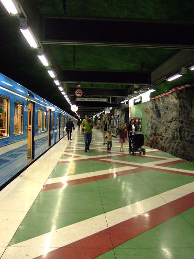 まずは第３位：Kungstradgarden駅。10号線の市内側の終点駅で、国立美術館やオペラ劇場に行く際の最寄駅です。