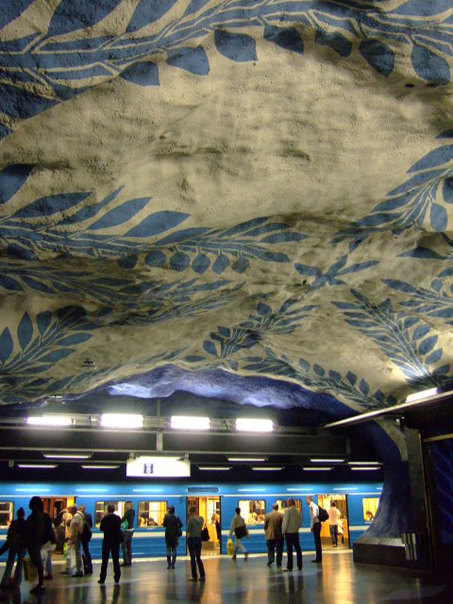 色合いといい、デザインといい、かなりお気に入りの駅でした。