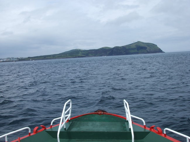 そしてそして、牛島の近くの潜水艦に乗るために船で移動→→→<br />船の中の売店のお姉さんが、日本語でいろいろ教えてくれました♪<br />とっても親切でした〜（´∀｀）