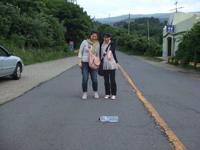 神秘道路！！！<br />結構日本でも紹介されてたりして有名らしい。<br />ほんとに不思議なんです（＞з＜）<br />目の錯覚が〜。。。