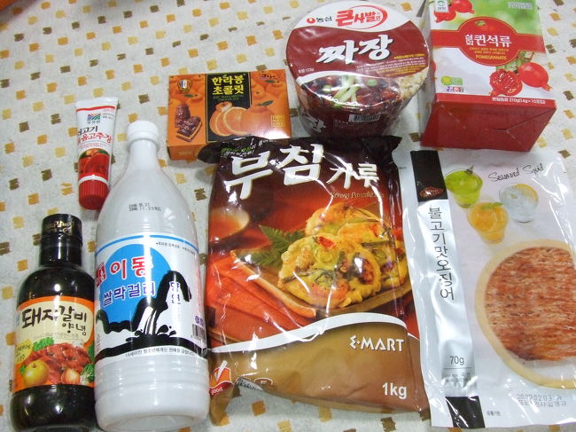 おみやげその?<br />食品たち。<br />マッコリで友達と家飲みするのだ〜♪