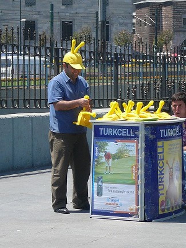 トルコの携帯電話会社の帽子です。<br />娘がすごく欲しがっていましたが...<br />