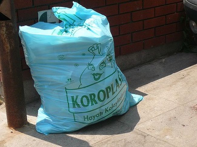 これゴミ袋??<br />こんなかわいいのにゴミを入れるなんて...<br />もったいなーい！