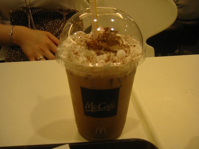 マックカフェのドリンクは種類多い。<br />スタバより美味しかったりします。<br />香港のスタバは日本より高いから。。