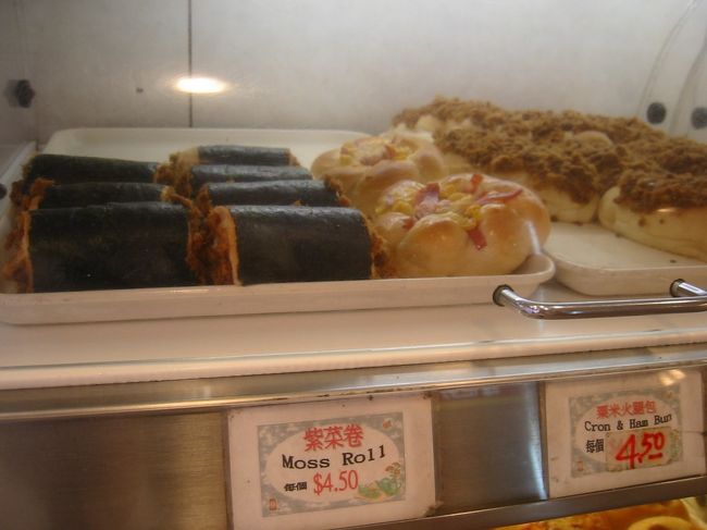 甘いものだけでなくしょっぱ系のパンもちゃんと売られています。