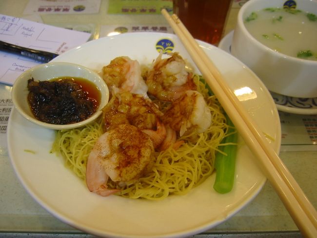 こんなに大きなプリプリエビが何個もあってスープ付きでＨＫＤ３５でした。味も抜群です。