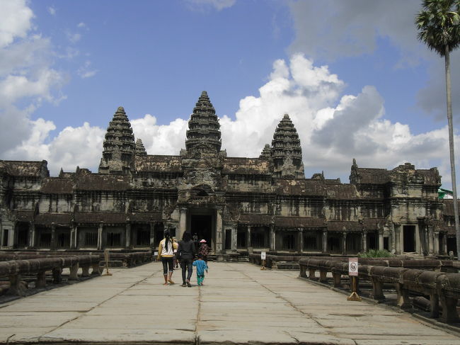 アンコールワット　なかなか壮大です