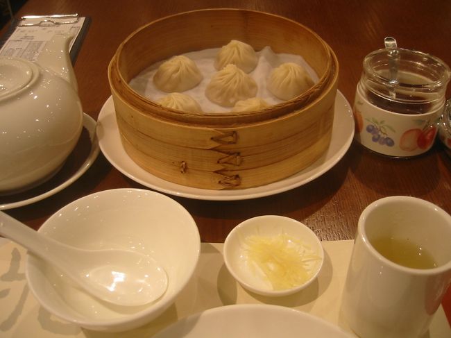 チムのsilvercordの中のディンタイフォンで夕食をとりました。一人で行きました。まずは小籠包。