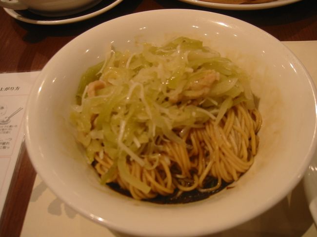 ディンタイフォンの豚肉とキャベツの焼きそば。