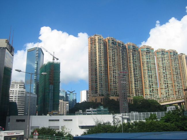 バスからの眺め。高層ビルや高層マンションが好きなので楽しかったです。50〜60階建てのマンションばかり。