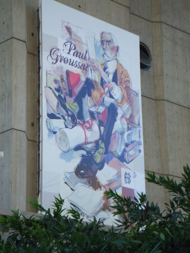 図書館の外壁あった、政治家の風刺画。