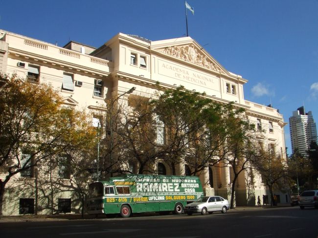 パレルモ地区に入った辺りにある医大。