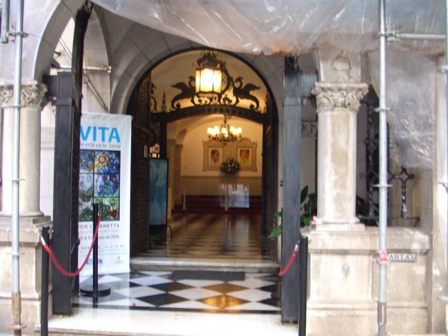 外観が工事中でなかなか見つけられず、周りをぐるぐるした。