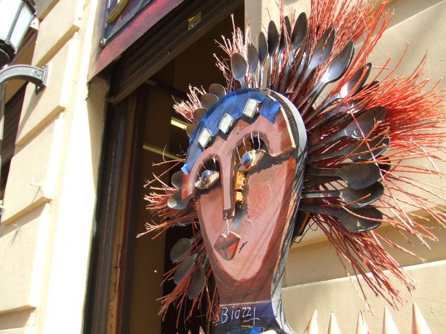 これが右の人。