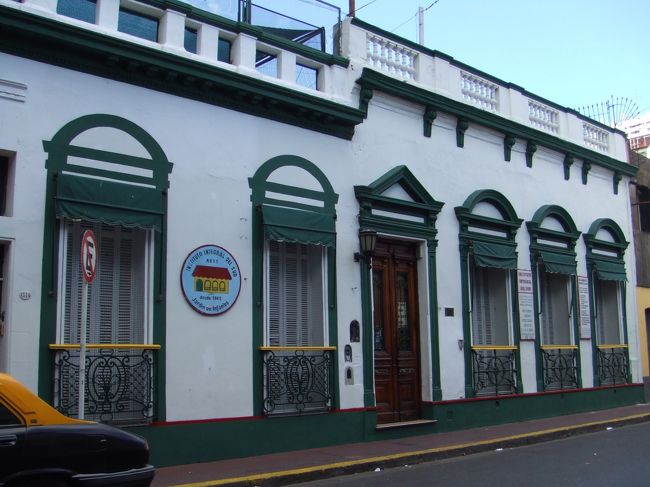 カメラマンとかADとかアート系の専門学校。