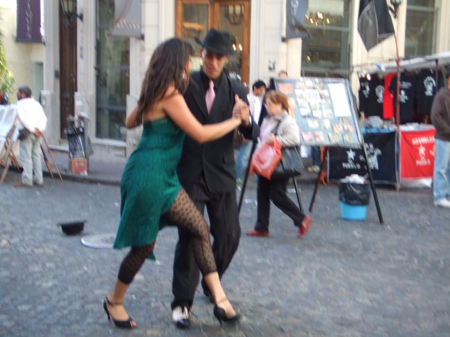 彼女はすごく楽しそうに踊っていた。