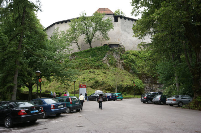 ブレッド湖に到着。<br />まずはその足で、ブレッド城へ