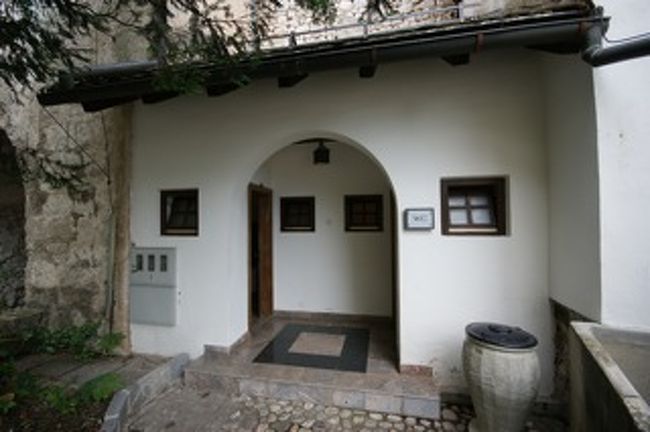 すぐ入って左にトイレがあります。