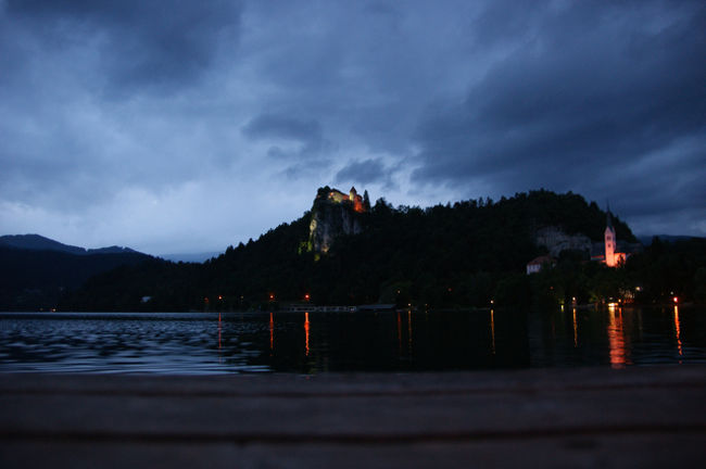 昼間とずいぶん印象が違います。