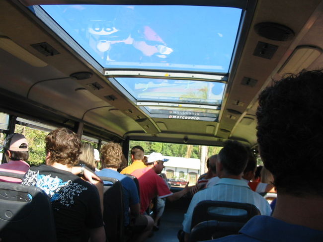 園内のバスは二階建て。<br />みんな二階へいくので私も。<br />風が気持ちよかったです。