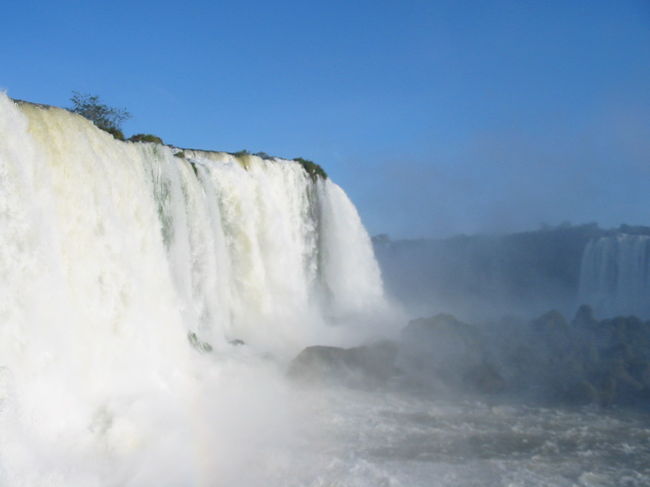 展望台にのぼればかなり間近にみることができます。