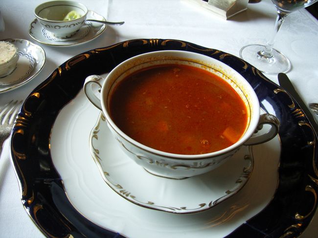 アラカルトで注文しました。<br /><br />やっぱり、ハンガリーといえばこれでしょ。<br /><br />（すいません、むしろこれしか知らない・・・）