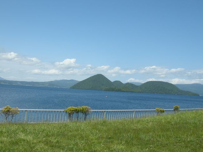 洞爺湖〜！<br />サミットで一躍有名になりましたね〜☆<br />本当に静かで、波もなく、綺麗な湖なんです。