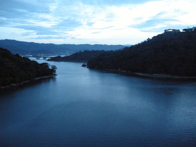 暗くなってしまったけど、浜名湖。<br />雨も降ってたから、不鮮明。<br />だけど、またそれがちょっぴり幻想的だったりして。