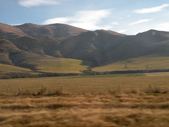 窓から雄大な景色を眺めつつ、<br />途中で話を聞きながらうたた寝しつつ<br />次の休憩場所まで向かいました。<br /><br />