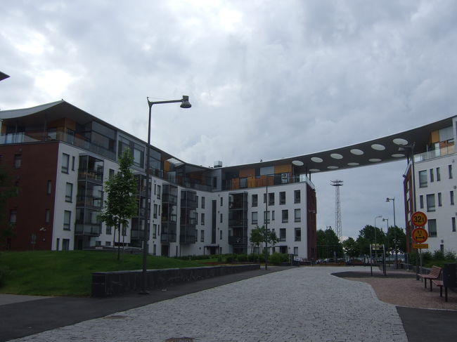 海沿いの再開発地区に建てられたマンション．斬新なデザインは，さすがデザインの国フィンランド．