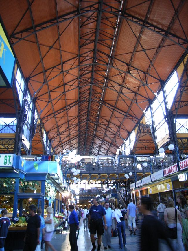 もう店じまいに近い時間だったもんで、ばたばたと見て回りましたが、それほど心惹かれるものは・・・お土産と家用に、パプリカはたくさん買ってしまいました。