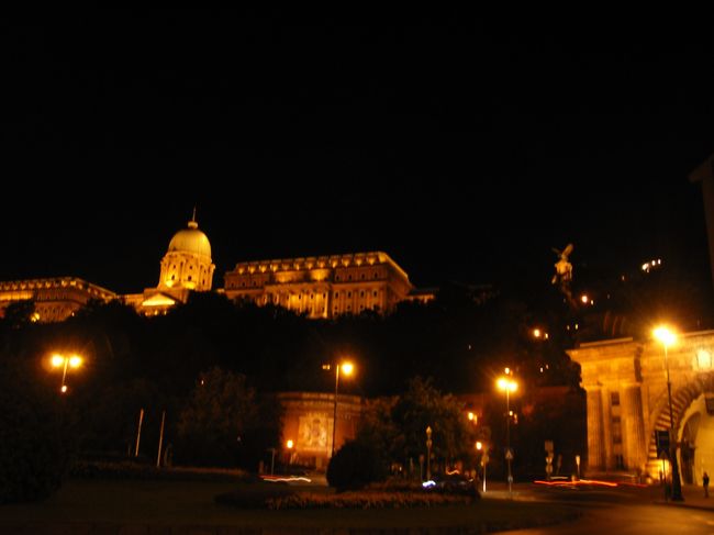 あんまり遅くなると、女子一人じゃ不安なので、帰ります・<br />っていうか、おりていくときによくわからず、結局結構暗いところを歩いていってしまった。