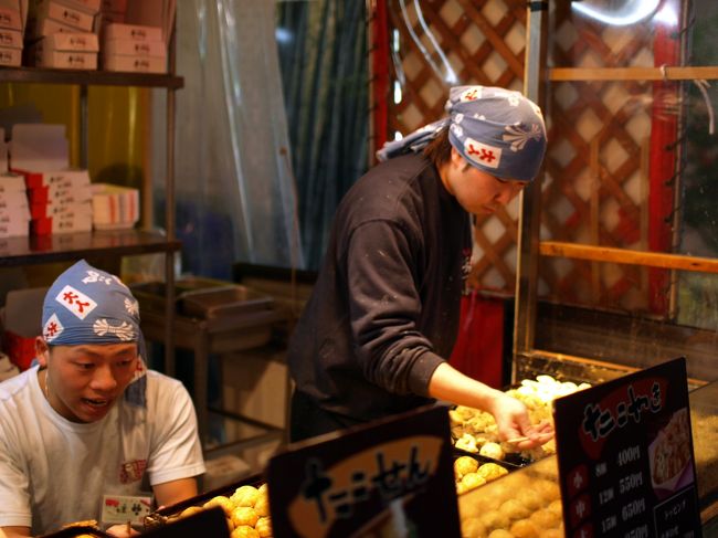 ちょっと並んでますが、すぐ順番が回ってくるので、あきらめずに並んでください