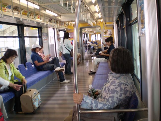 沖縄には、電車の代わりにモノレールが<br />あります。<br /><br />私はまだ乗ったことがない！