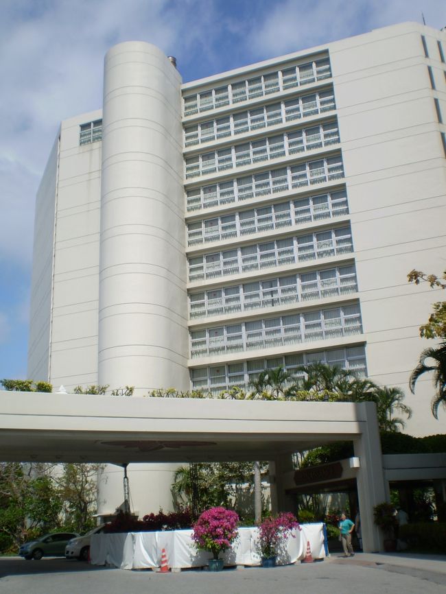 ホテルから教会までは、２〜３００メートル<br />離れているようです。<br />