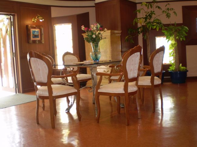 教会の１階が控え室になっているようです。<br /><br />式場は２階にあります。