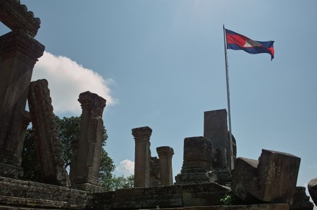 ★プレアビヒア世界遺産登録おめでとう★<br />カンボジアの世界遺産として登録されました。<br />よかったね。カンボジア側から行くにはランクルで崖登りをしないといけないけど、これを期にアンロンベンから人が流れてくるかもね。