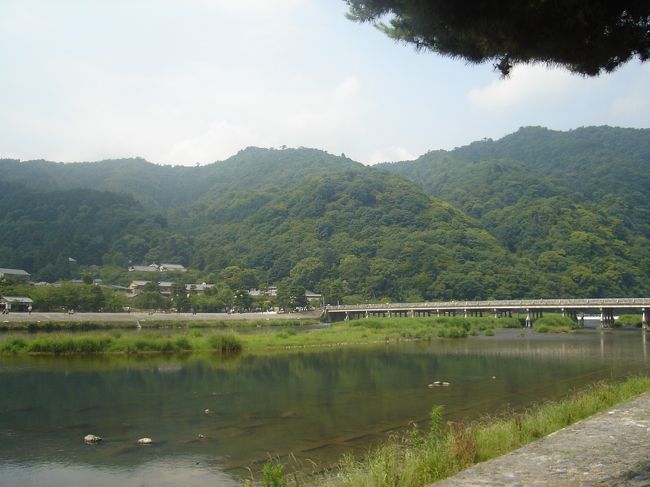 四条烏丸からバスに乗って約40分。<br />結構遠かったですが景色を楽しみながら乗っていたので、結構あっと言う間でした。<br />時間のない人は電車がオススメです。<br /><br />バス停を降りると、こんな景色が目に飛び込んできました。いきなりテンションUP↑↑です。