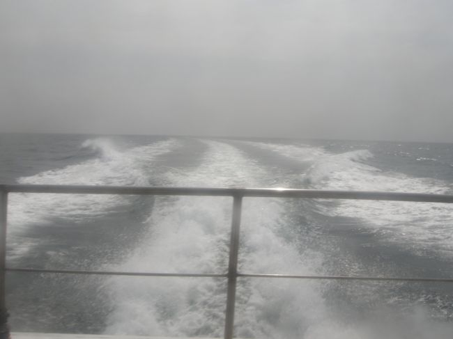 【１日目】<br />結構なスピードで突き進む〜！<br />後ろから入ってくる風は寒いし…<br />時々水しぶきも。<br />