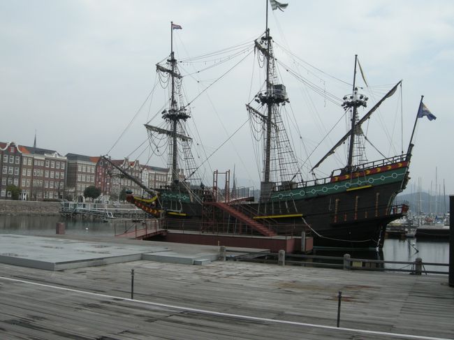 【１日目】<br />さて、ハウステンボス到着です。<br />手続きをすませ…<br />広すぎて迷いつつ、大きな船が出迎えてくれました。<br />この時は天気よくない風に見えるけど、<br />この後からどんどん晴れていってポカポカ陽気に♪