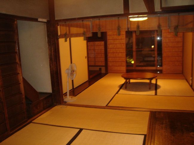 部屋の中はこんな感じ。