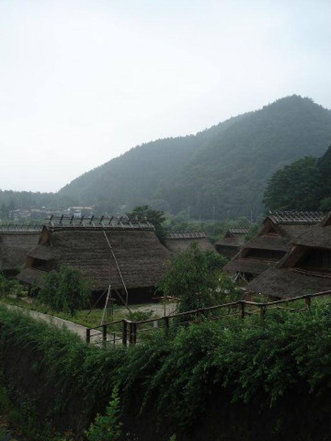 約２３棟の茅葺き屋根の家屋を復元中です。<br /><br />２００６年７月の第1期オープン以来さまざまな<br /><br />施設が次々に出来ています。