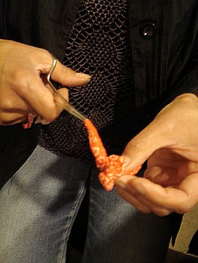 チクチク縫ってクルンとひっくりかえしたところ。<br /><br />さるぼぼらしい。<br /><br />土日には小物作り体験もやってま〜す☆