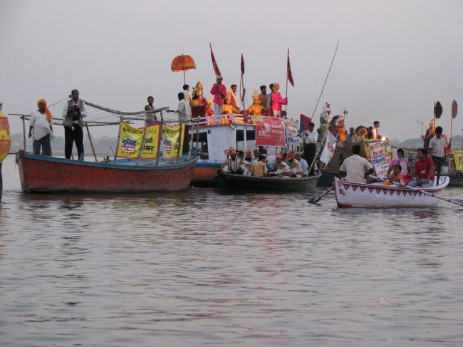 これは何の扮装なんだろう？<br />シバ？？？