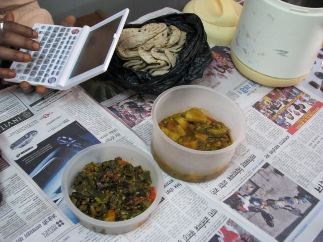 日本人の男の子と一緒に宝石屋さんの昼ごはんを食べさせてもらう。<br />この男の子は毎食昼はここで食べてるらしくご飯にお金が全然かかってないと喜んでました。<br />しかも美味い！！