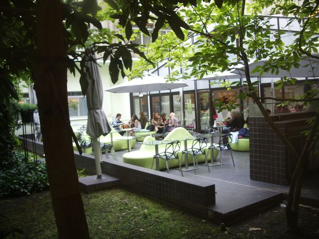 ボンマルシェのカフェ